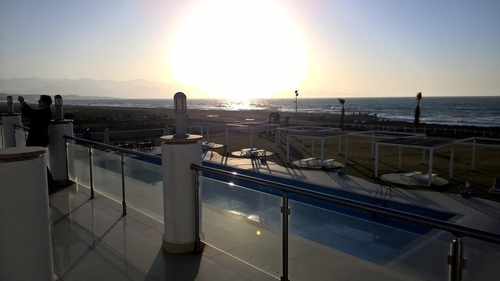 Aphrodite Beachfront Penthouse Apartment Ghaziveran Eksteriør billede