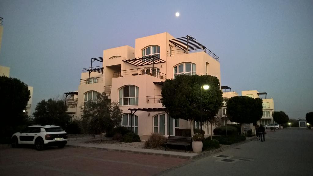 Aphrodite Beachfront Penthouse Apartment Ghaziveran Eksteriør billede