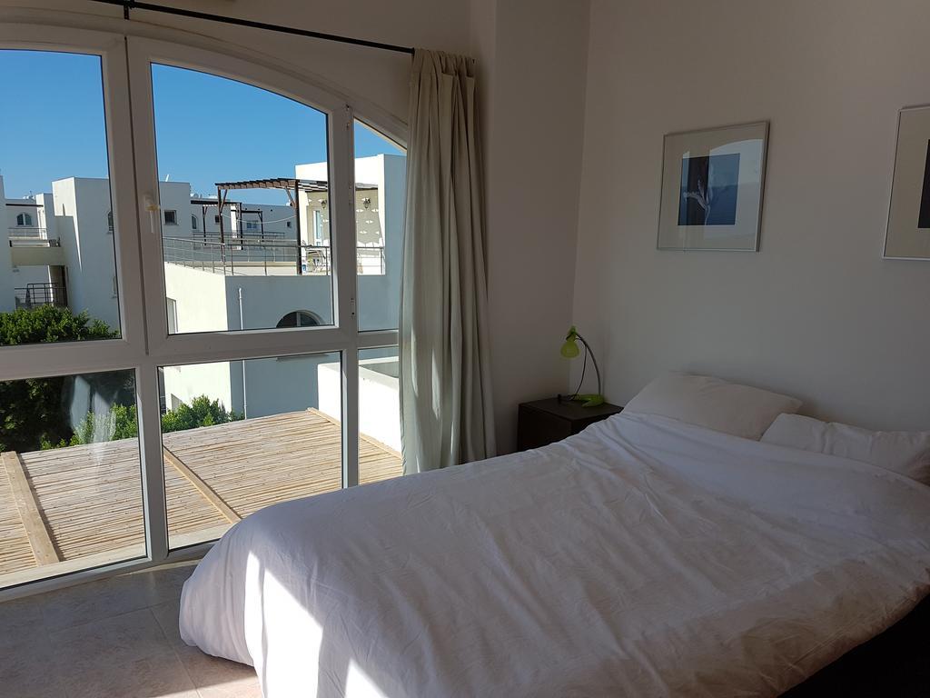 Aphrodite Beachfront Penthouse Apartment Ghaziveran Eksteriør billede